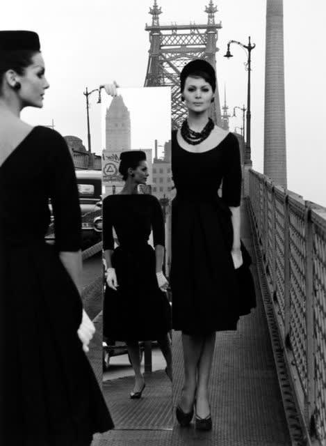 William Klein, Anne & Isabella, Queensborough Bridge, New York City (VOGUE), 1962