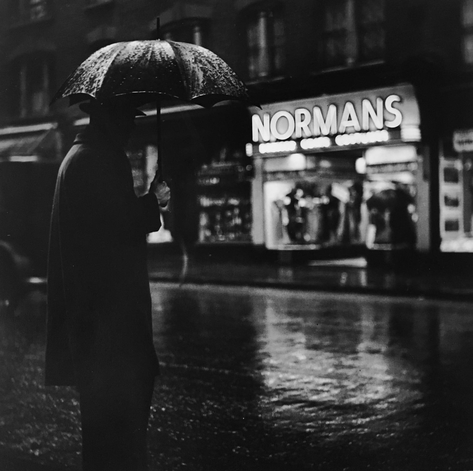 Wolfgang Suschitzky, London, Charing Cross Road (Normans), 1937