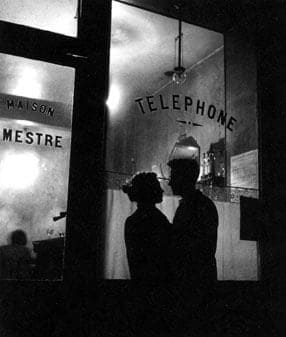 Willy Ronis, Ménilmontant [Devant Chez Mestre], 1957