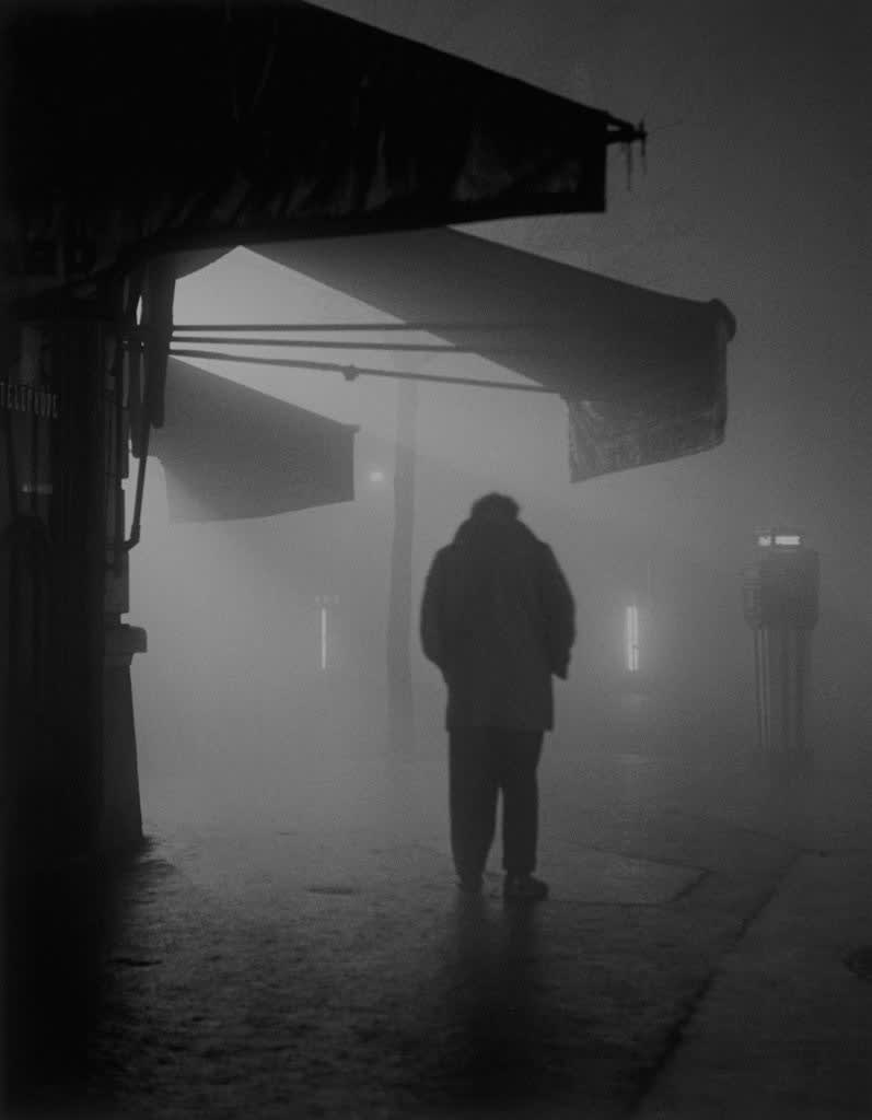 Sabine Weiss, Angle boulevard Murat, Paris, 1951, printed later