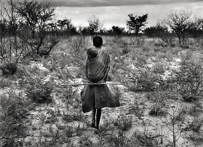 Sebastião Salgado, Bushmen, Botswana [mother & child], Africa 