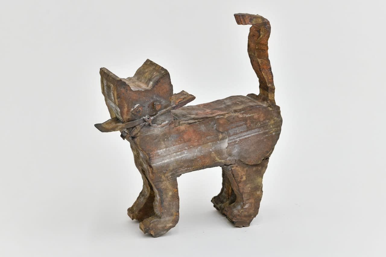 Zilla Leutenegger, Katze, seitlich stehend, 2020