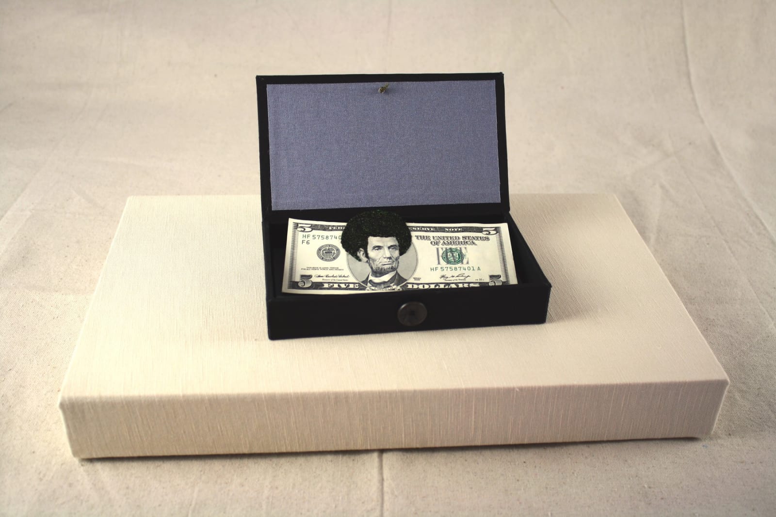Sonya Clark, Afro Abe, 2010