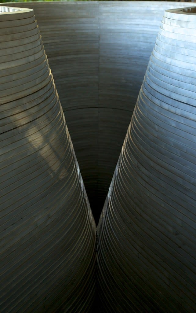 Anish Kapoor, Mountain, 2001