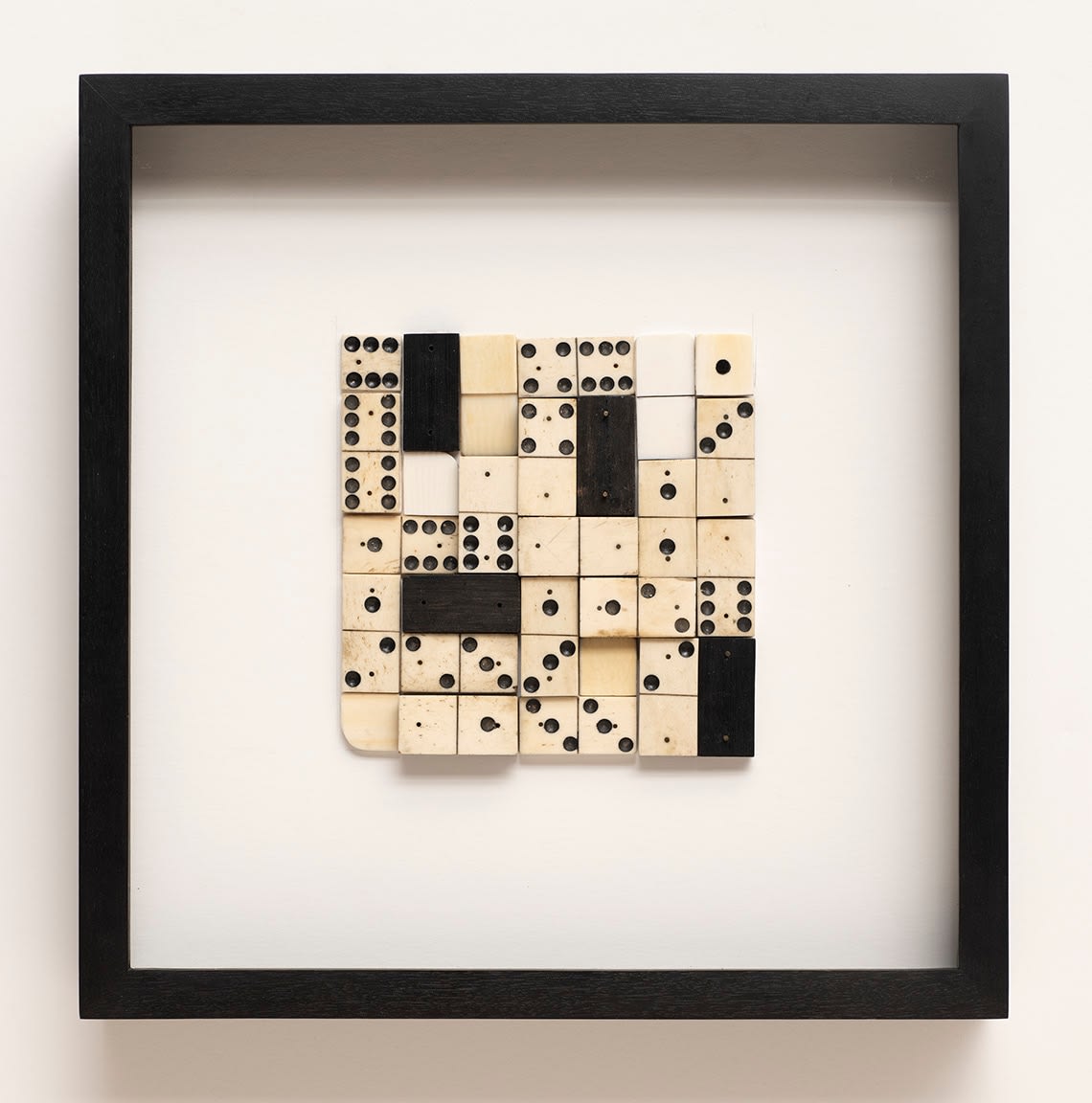Dana Newmann, Dominos I, 2022
