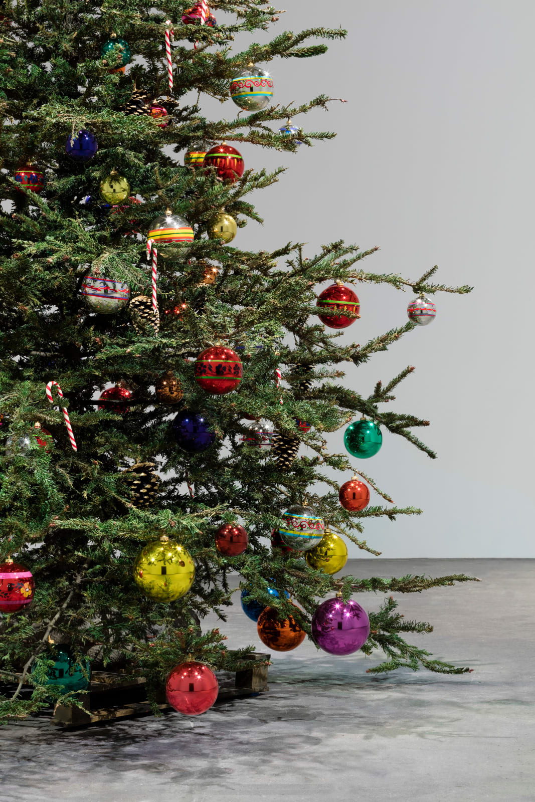 Philippe Parreno, Fraught Times: For Eleven Months of the Year it's an Artwork and in December it's Christmas (July), 2017