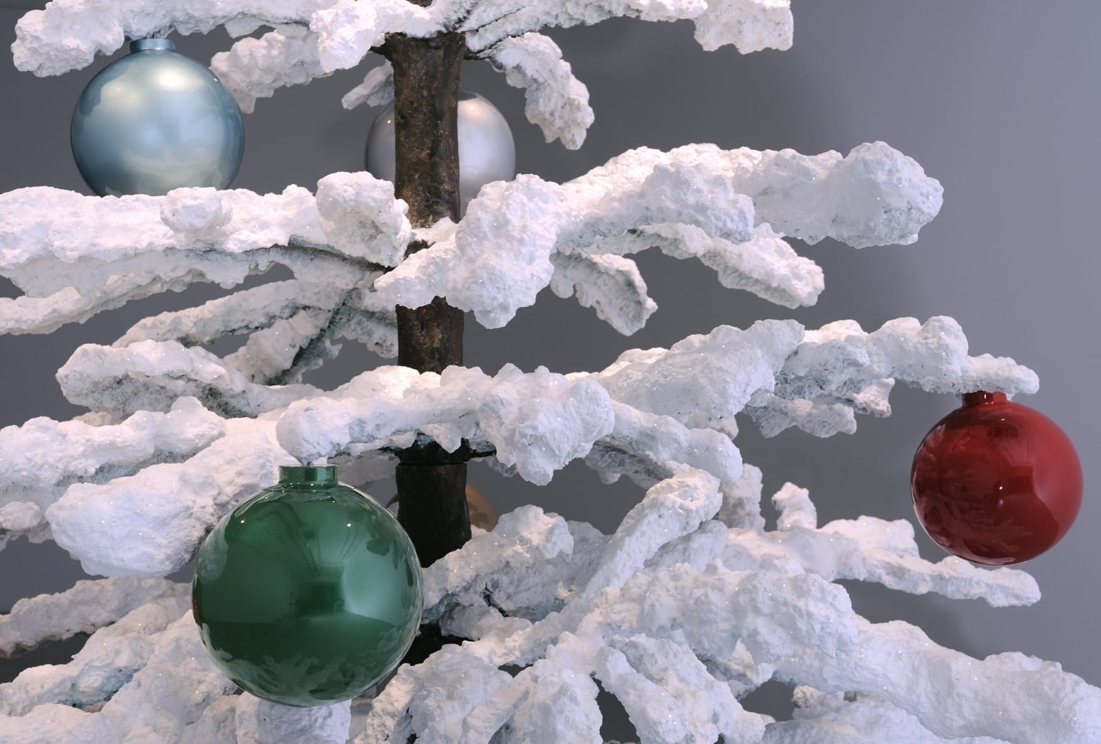 Philippe Parreno, Fraught Times: For Eleven Months of the Year it's an Artwork and in December it's Christmas (October), 2008