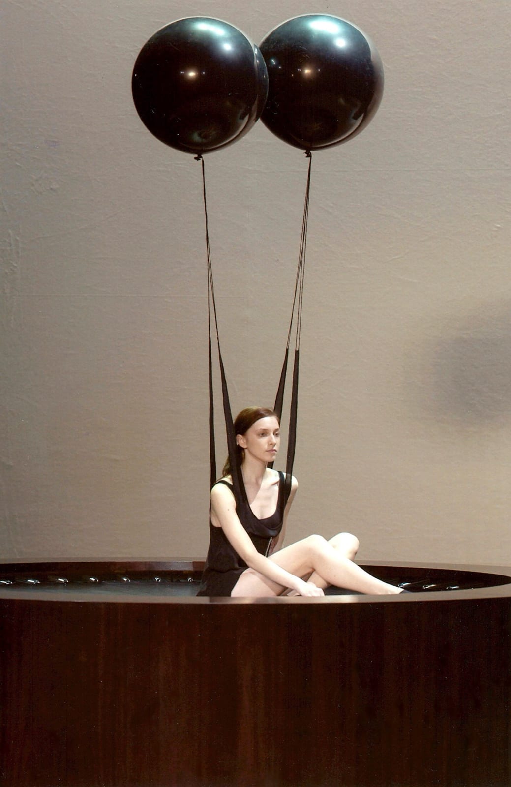 HÜSEYİN ÇAĞLAYAN, BALOON DRESS, 2003