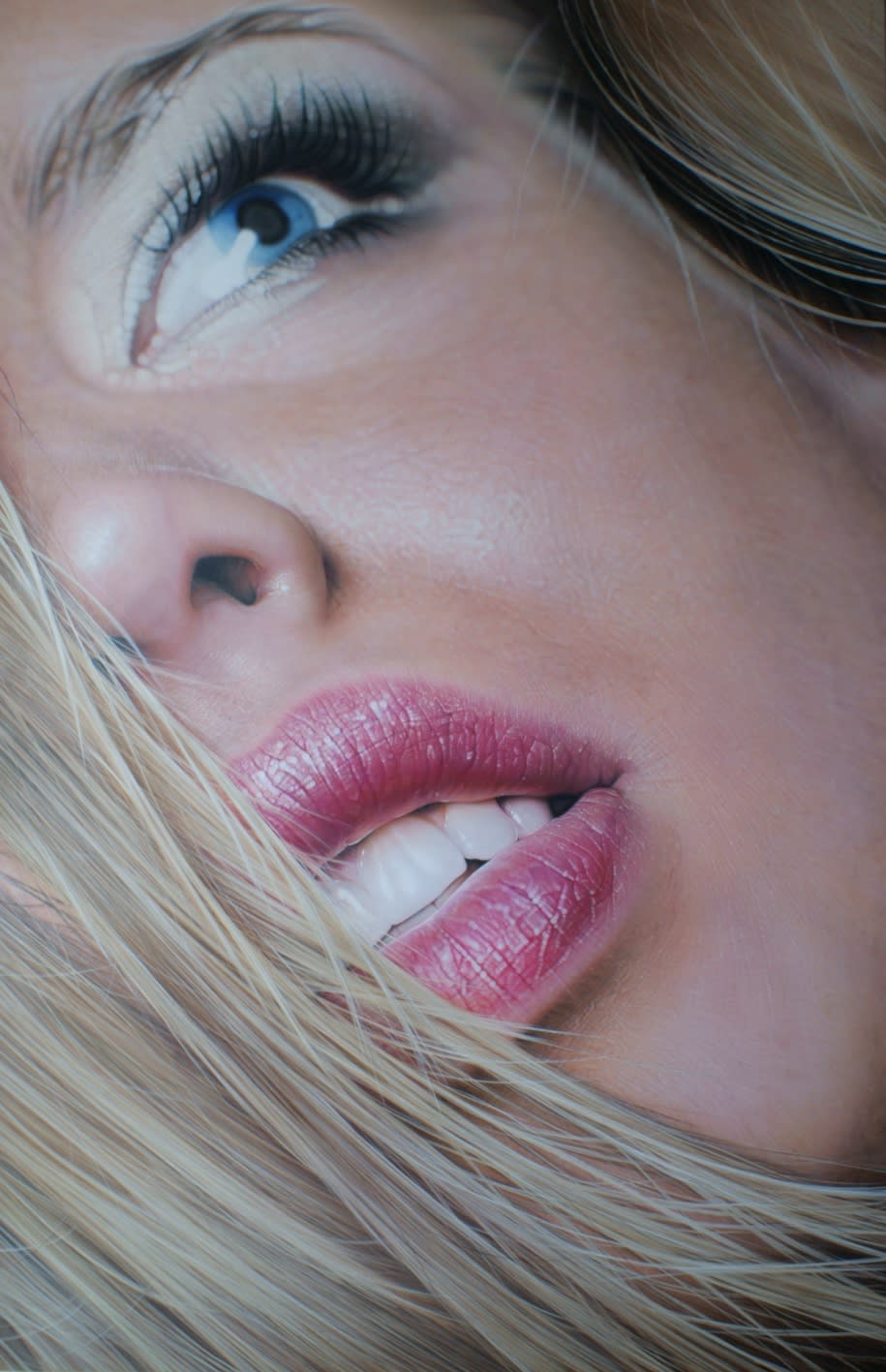 Simon Hennessey, Up Close and Personal