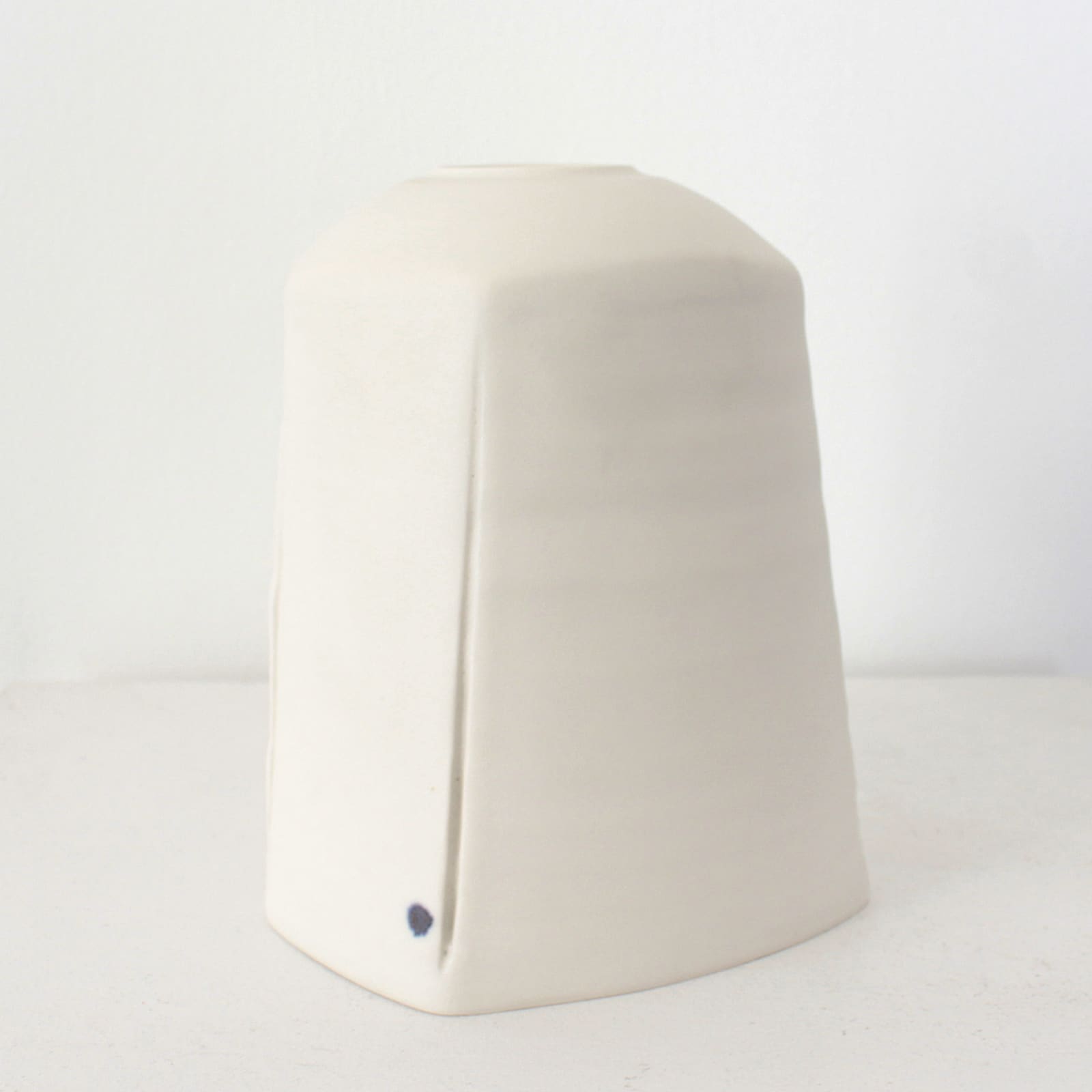 Carina Ciscato, White Enclosed Constructed Porcelain Pot, 2021