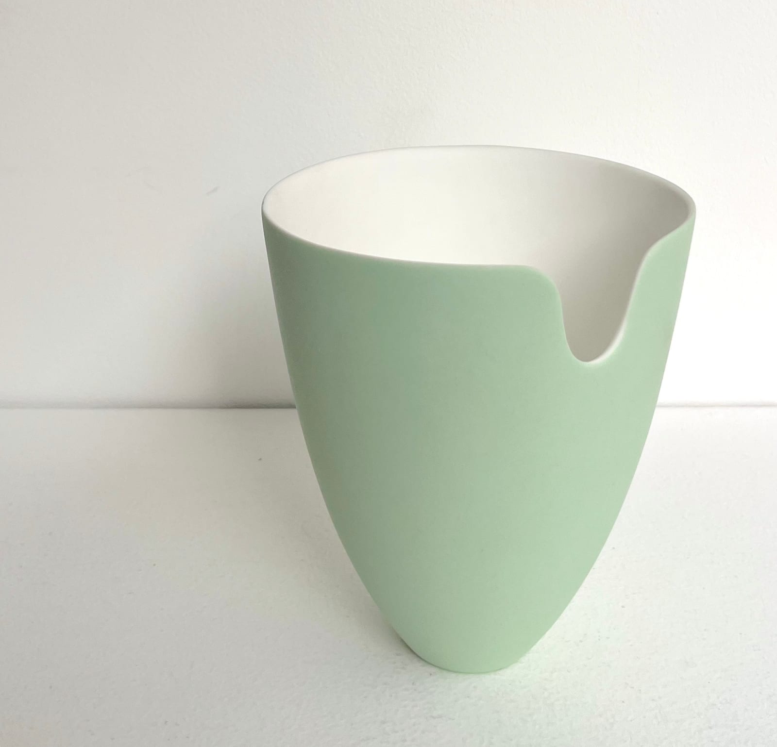 Sasha Wardell, Small Edge Vase, 2020