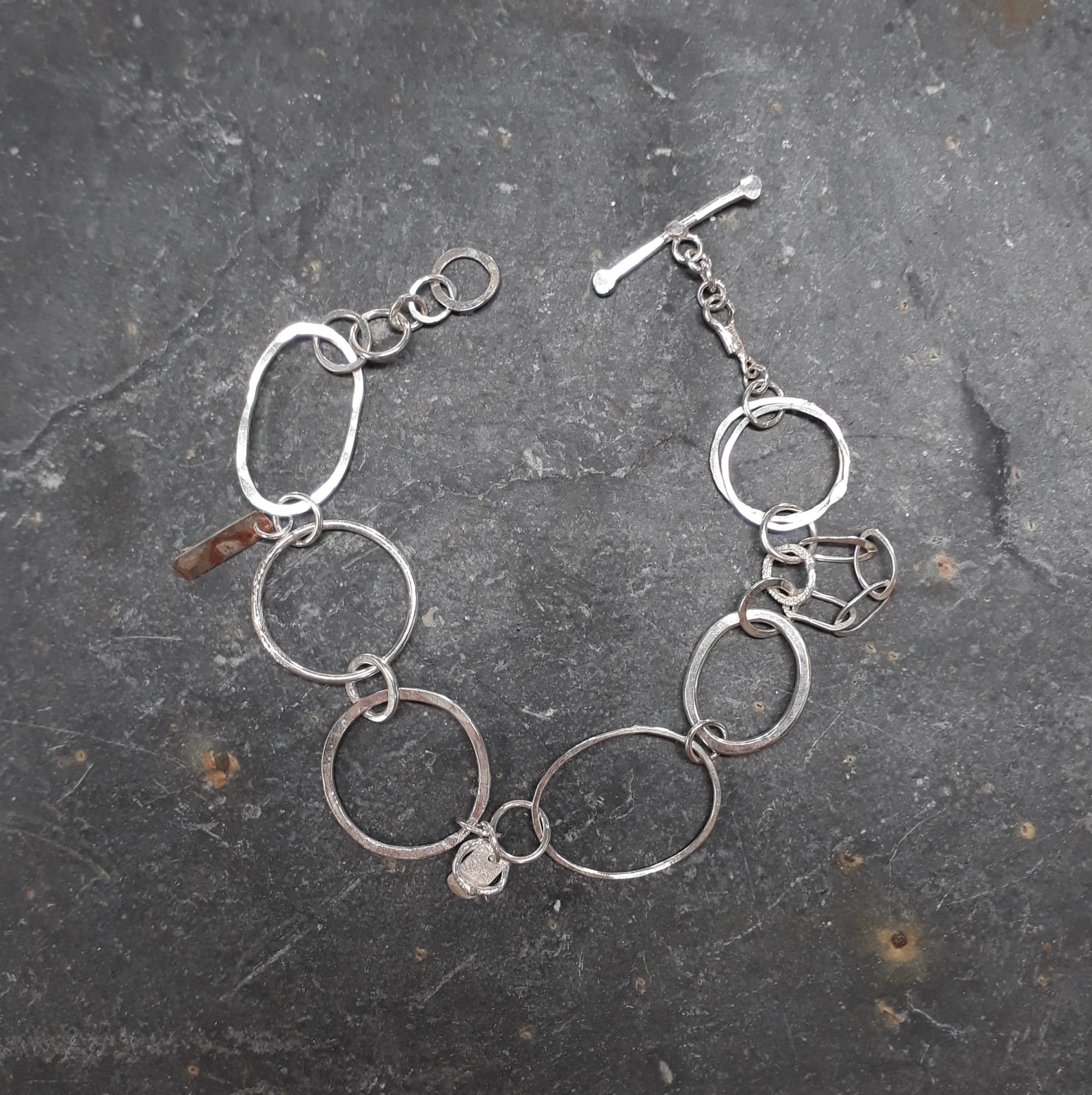 Lucy Coyne , Links Bracelet