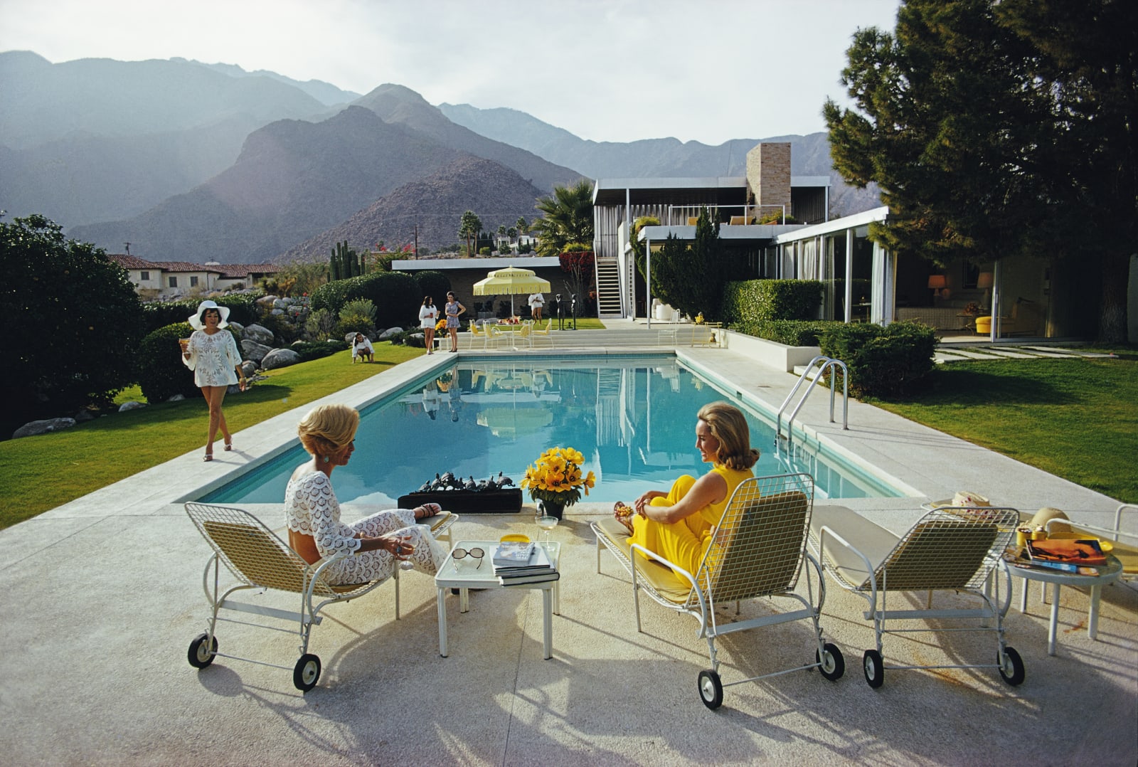 Slim Aarons, Poolside Gossip, 1970
