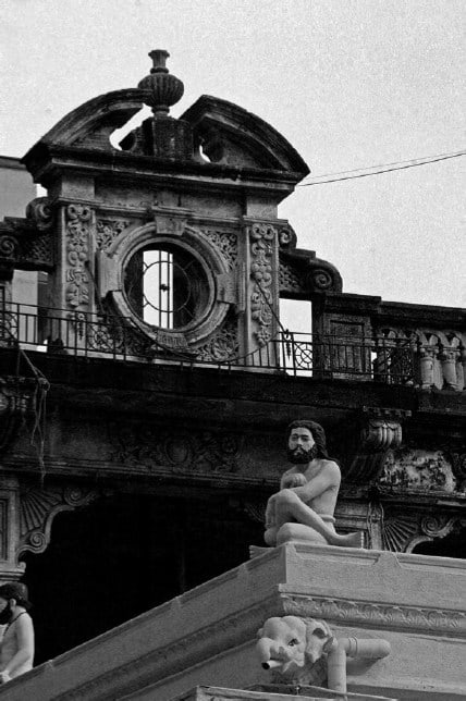 Chirodeep Chaudhuri, LAXMI NARAYAN MANDIR & MADHAV BAUG CHARITY COMPOUND, C.P. Tank, 2020