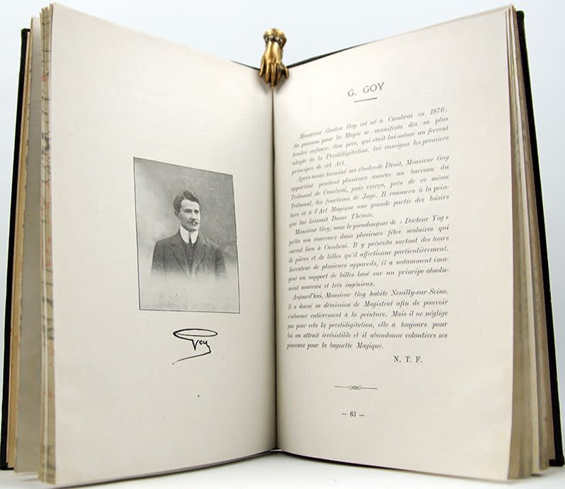 Nos Tours Favoris by Galeri Universelle des Prestidigitateurs Amateurs et Professionels. Interior page with portrait.