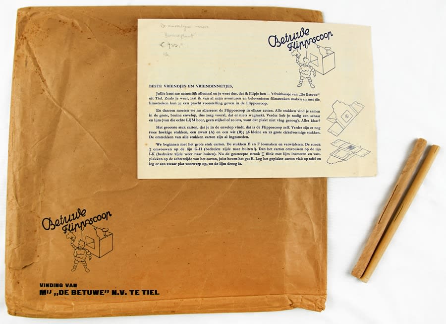 Flipposcoop. Envelop, dowels, and instruction booklet