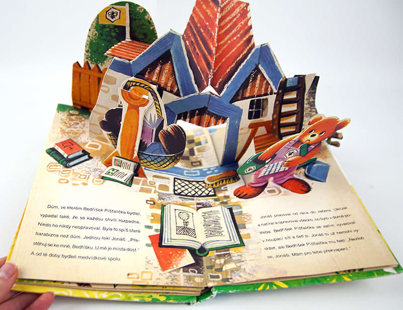 Jonáš a Bedříšek Píšťalička by Vojtech Kubasta. Pop-up spread