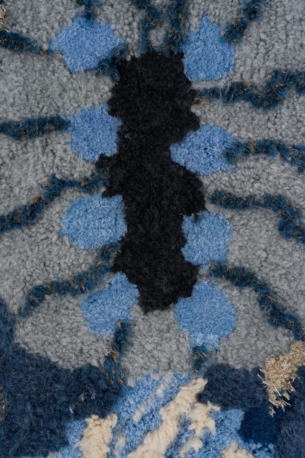 Constanza Camila Kramer Garfias, Xibalbá Level 2, 2022, Tufting, metal eyelets, 165 x 128 x 5 cm, photo credit Maximilian Geuer