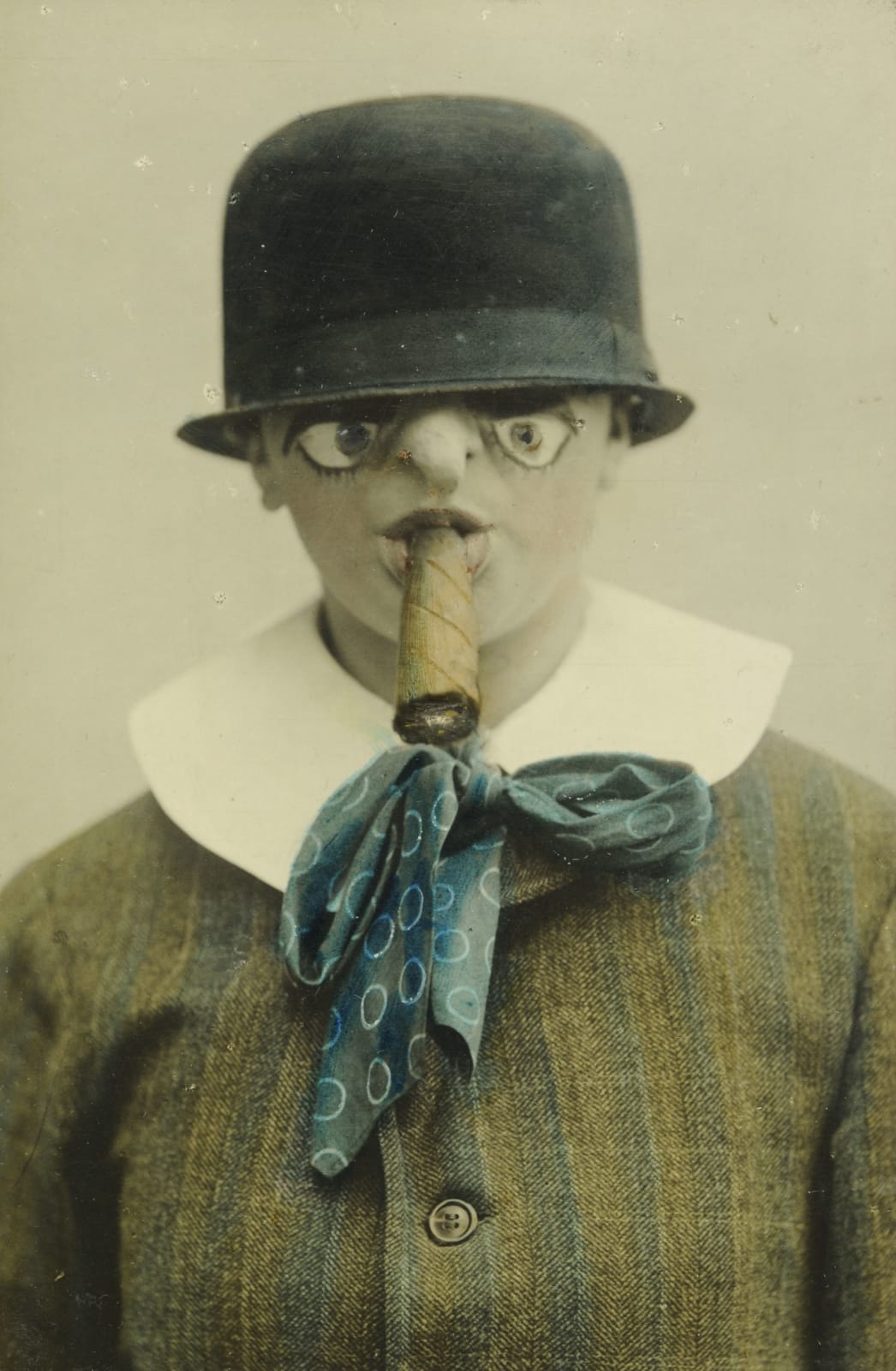 Karl Valentin, Liesl Karlstadt als Kare mit Zigarre, 1915