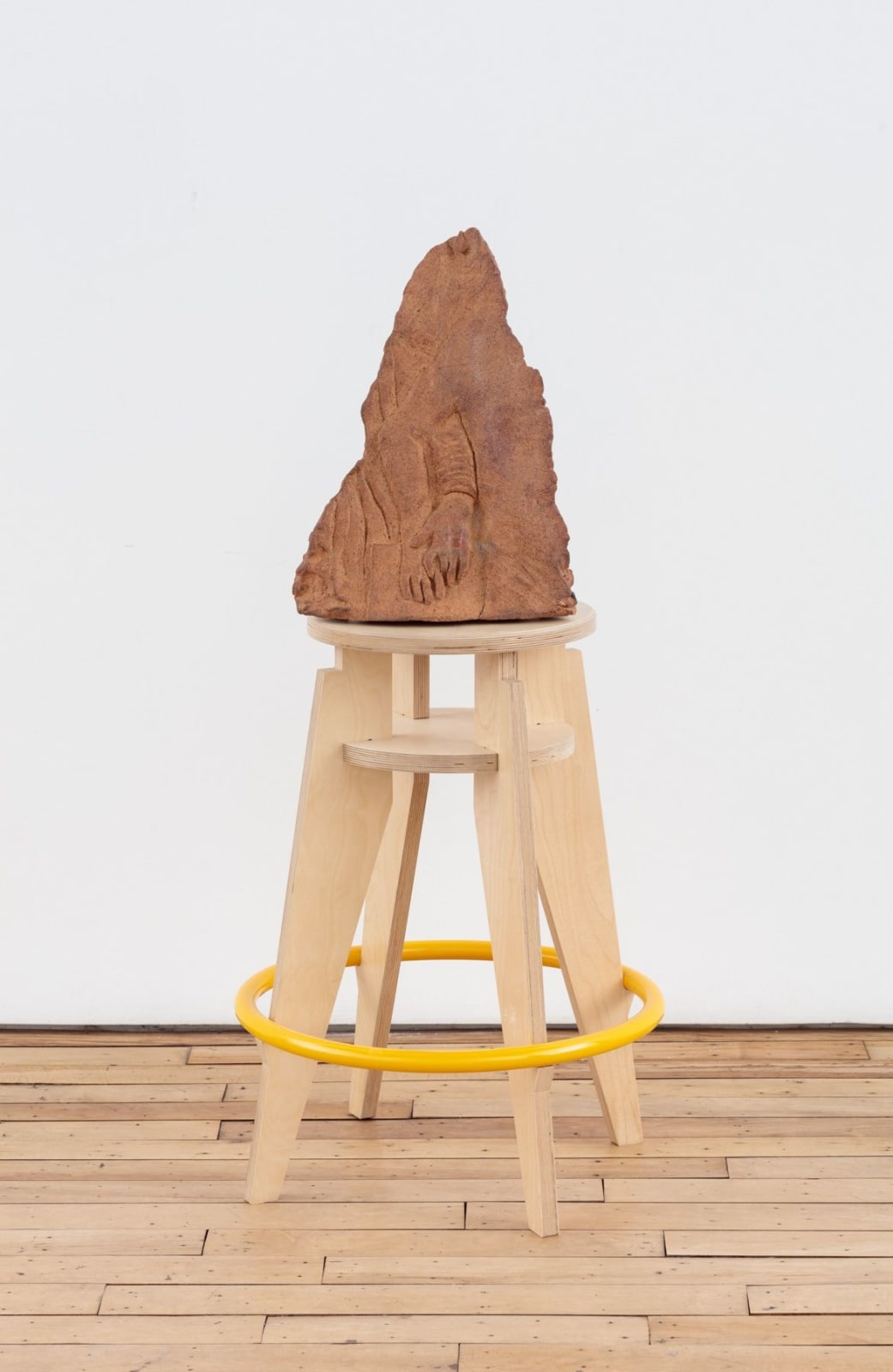 Pam Lins, she swipes shallow space by the slide drawer (keeping), 2018