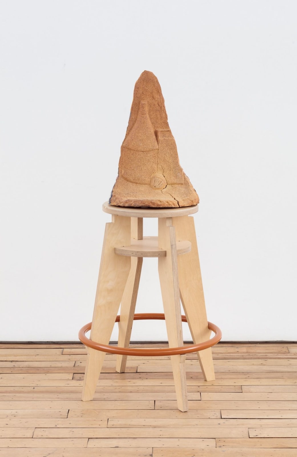 Pam Lins, she swipes shallow space by the slide drawer (meeting), 2018