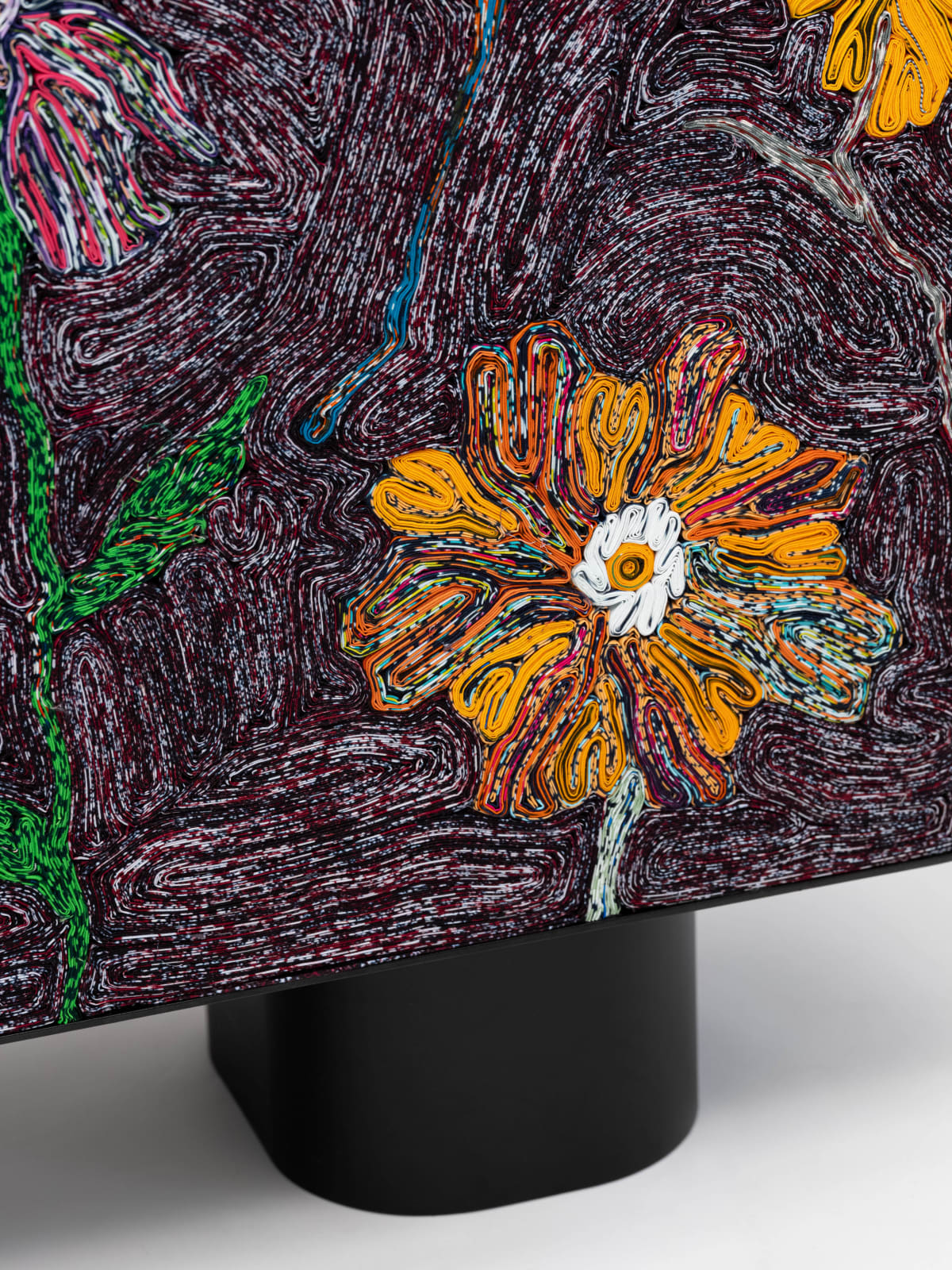 Simone Post, 46 Flower Dressoir