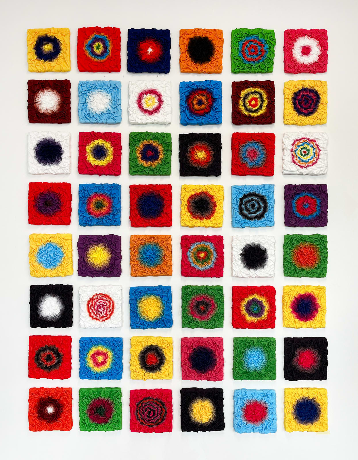 Antoine Peters, Soft Gradient Dot - Red Family