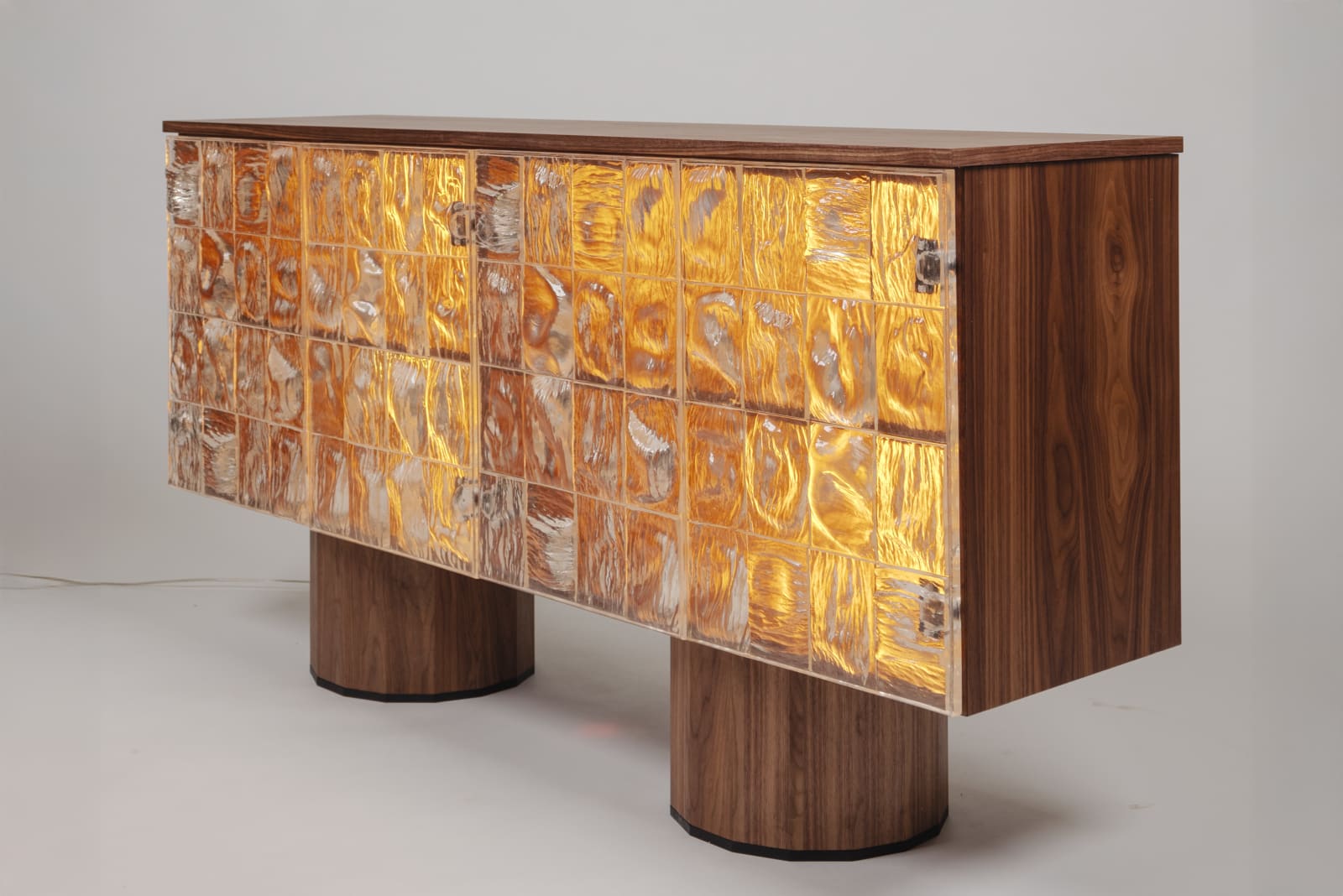 REM Atelier, Transparent cabinet