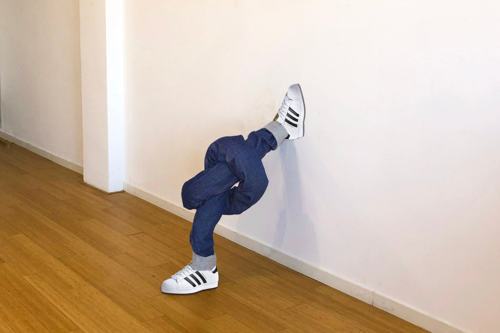 Antoine Peters, Pair of Jeans against the wall