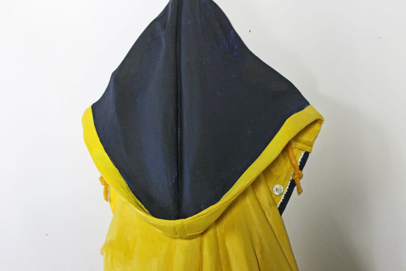 Jessi Strixner, Rain coat, 2020