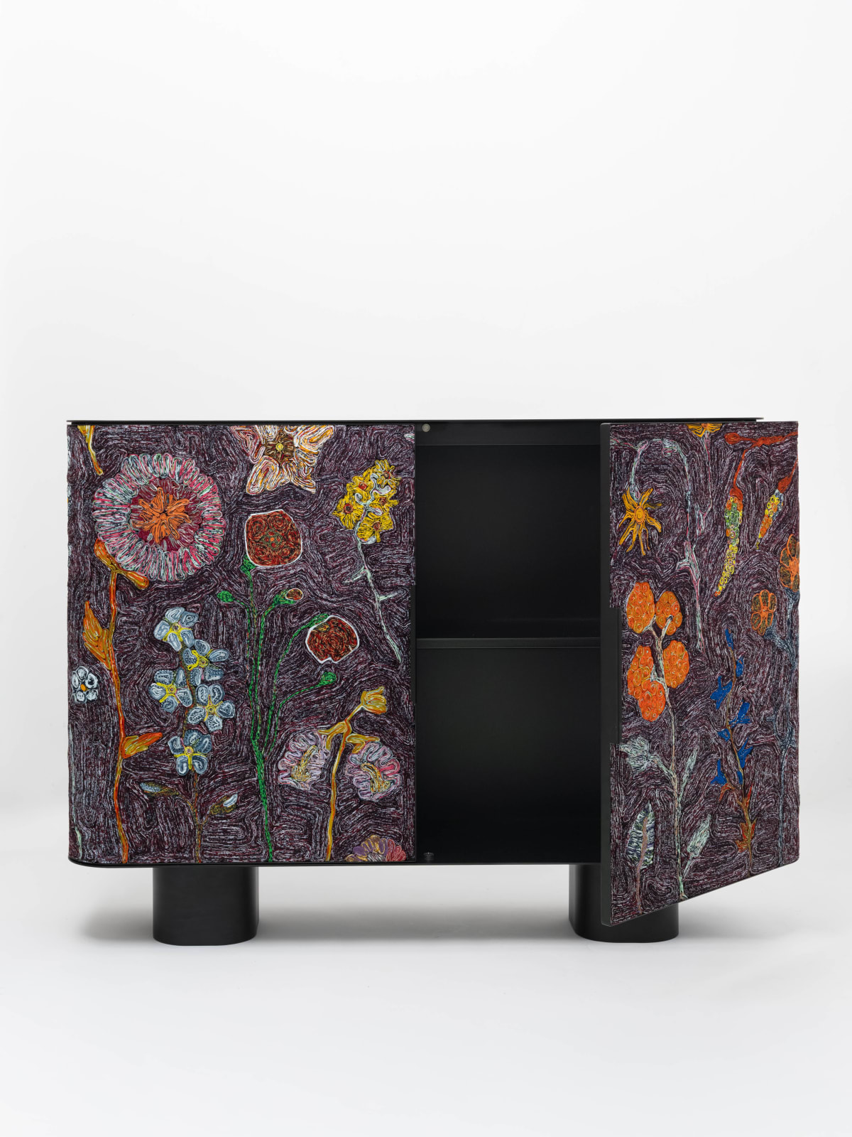 Simone Post, 46 Flower Dressoir