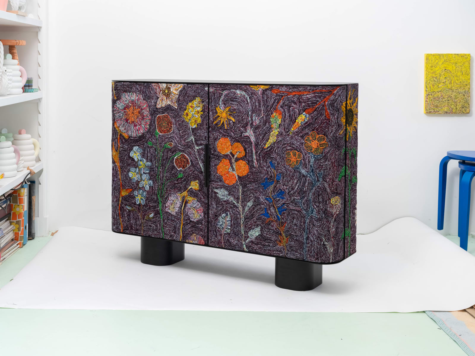 Simone Post, 46 Flower Dressoir