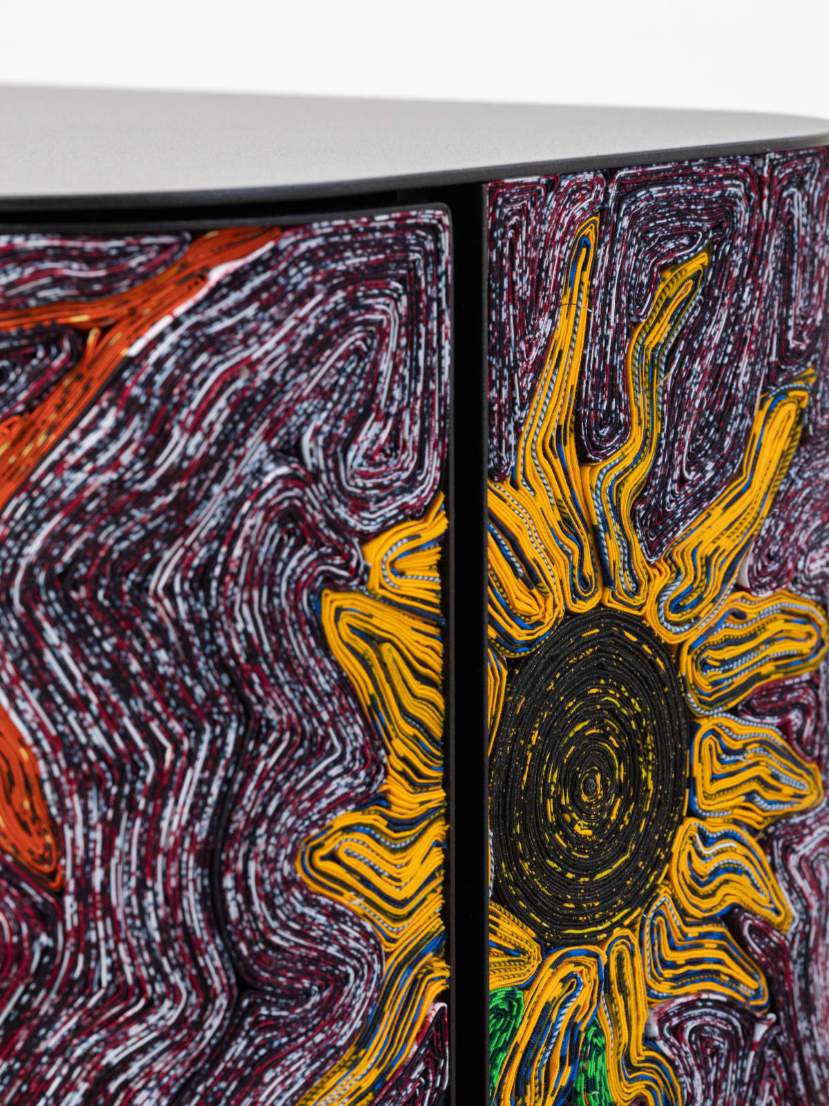 Simone Post, 46 Flower Dressoir