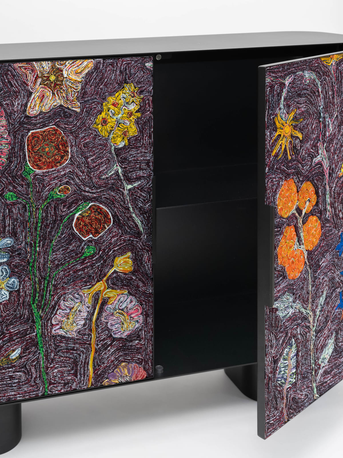 Simone Post, 46 Flower Dressoir