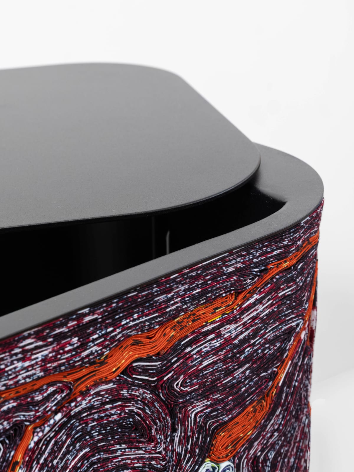 Simone Post, 46 Flower Dressoir