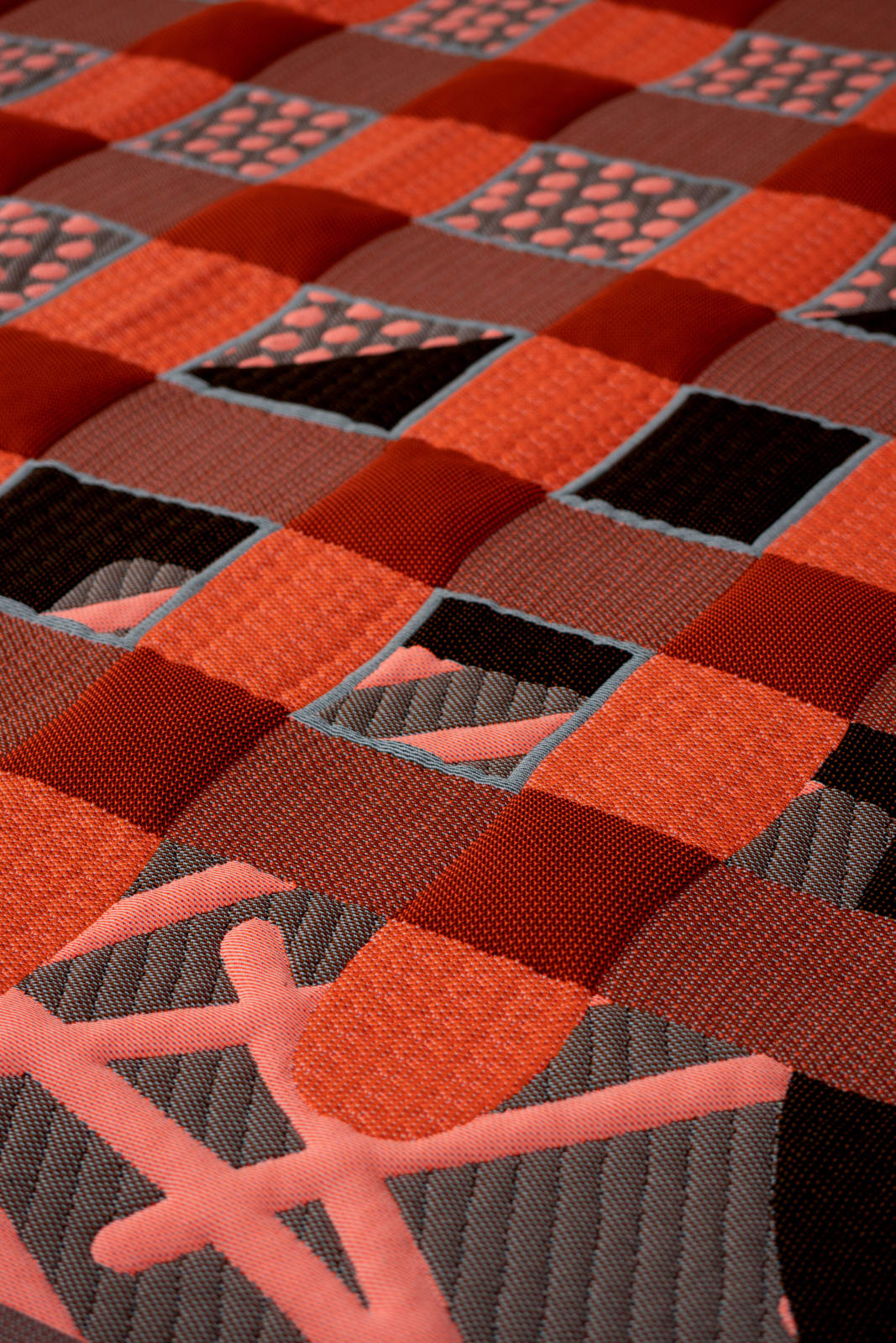 Kiki van Eijk, Raku knit Check