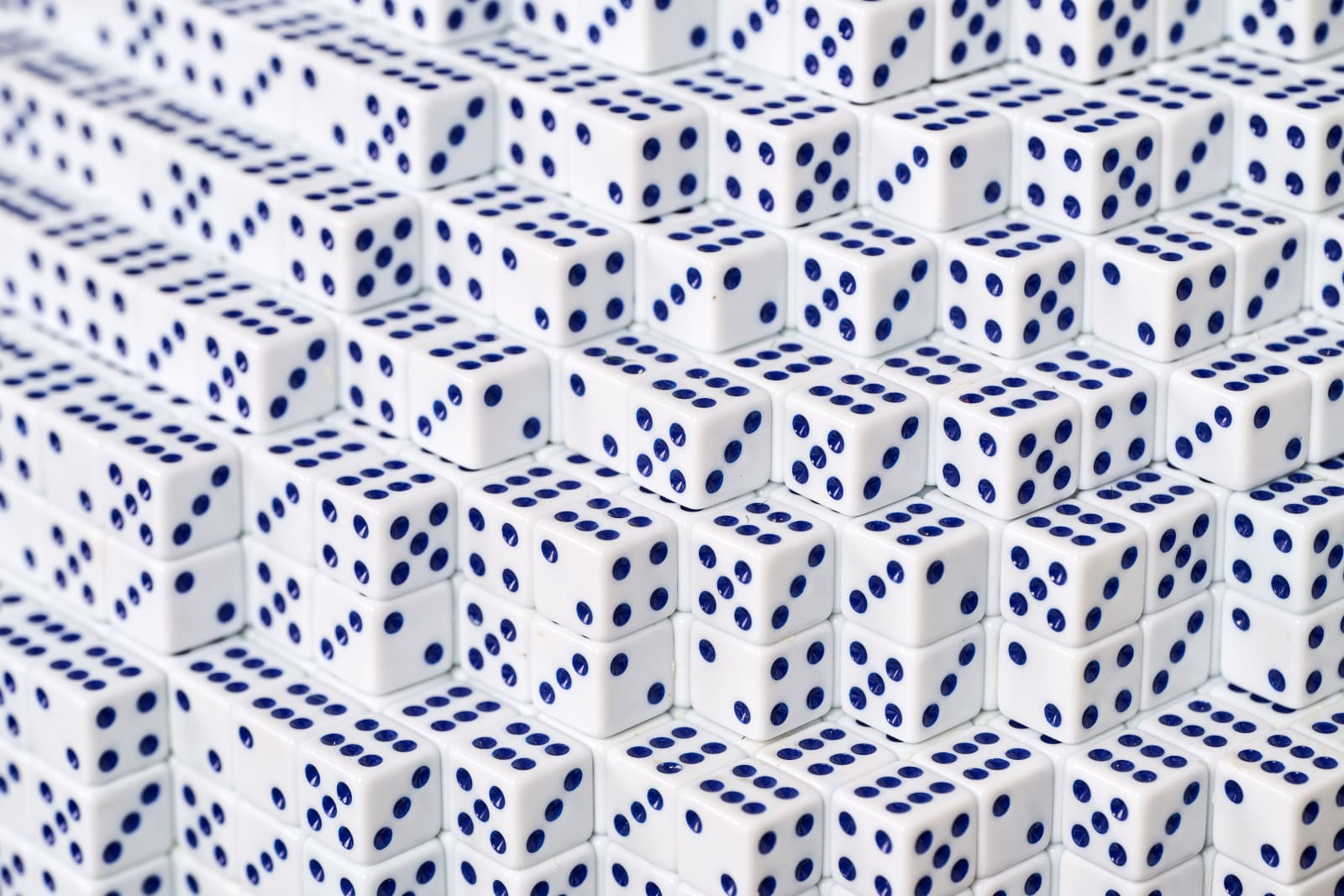 Diederik Schneemann, Lucky Dice - Dynasty Ming Vase (model 1)