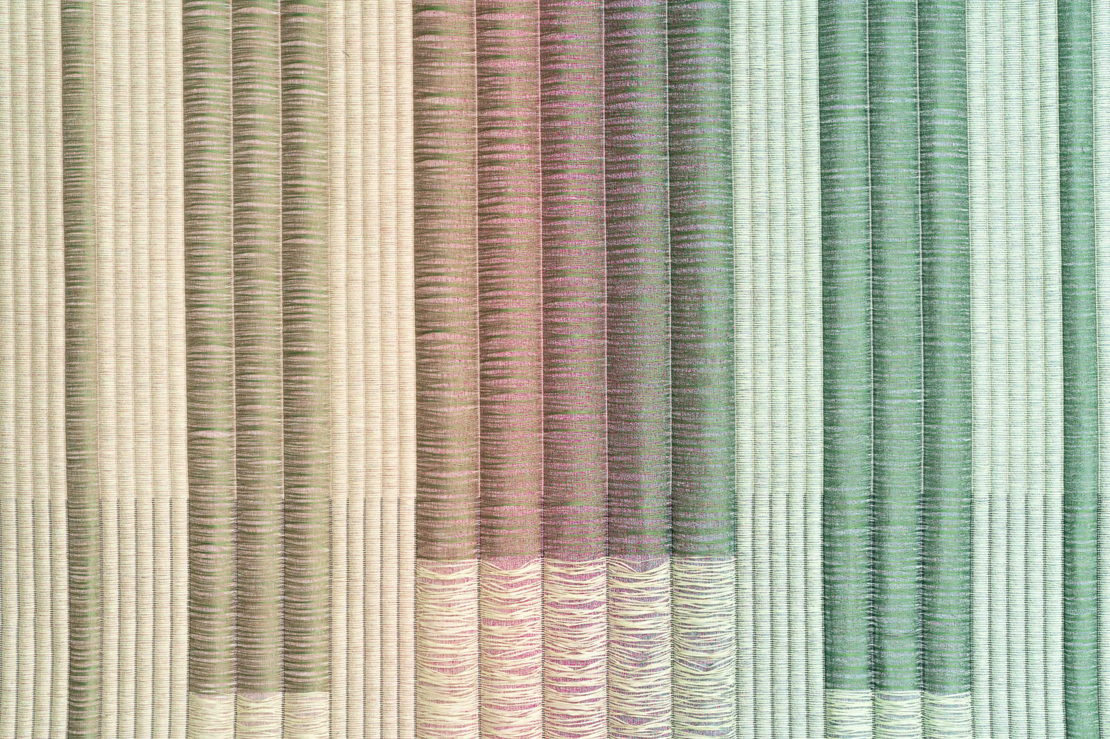 Mae Engelgeer, VIVID - green