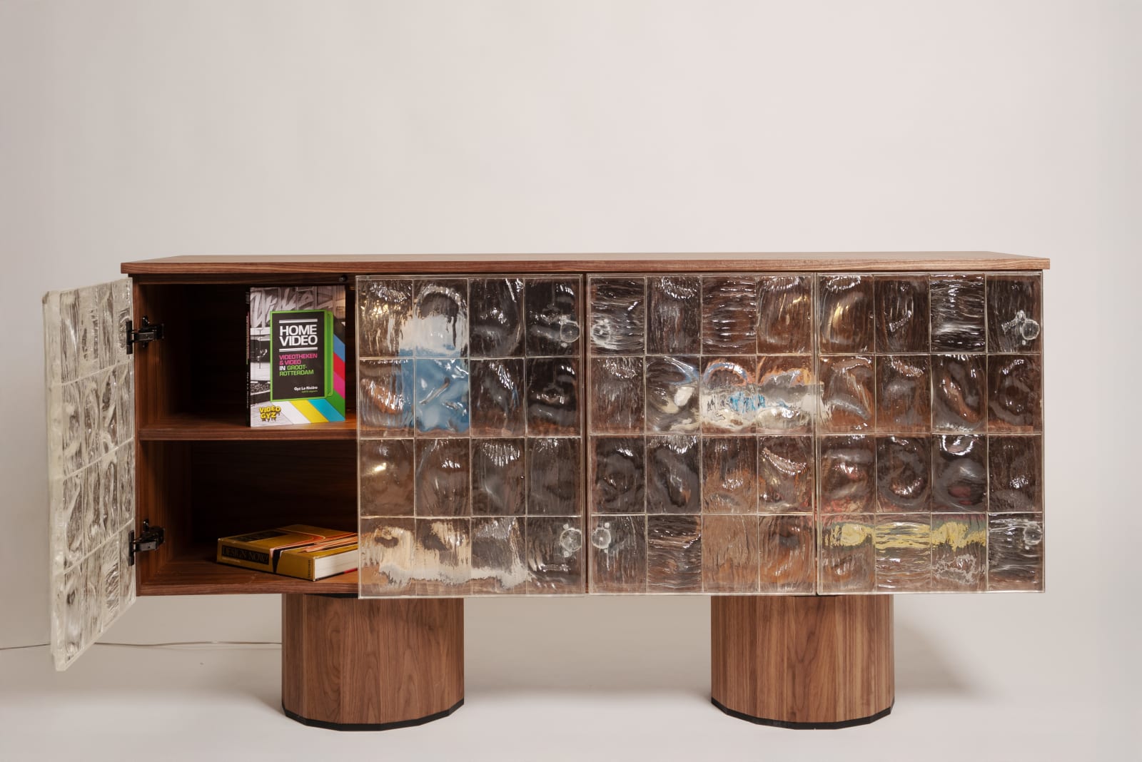 REM Atelier, Transparent cabinet