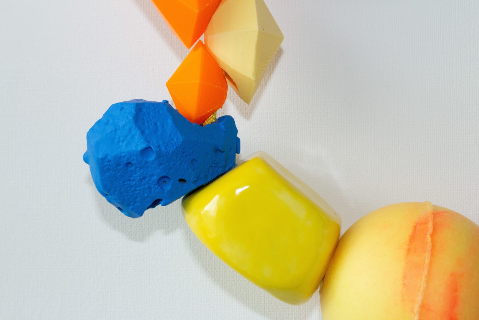 Rinske van den Heuvel, Adornment in yellow and orange