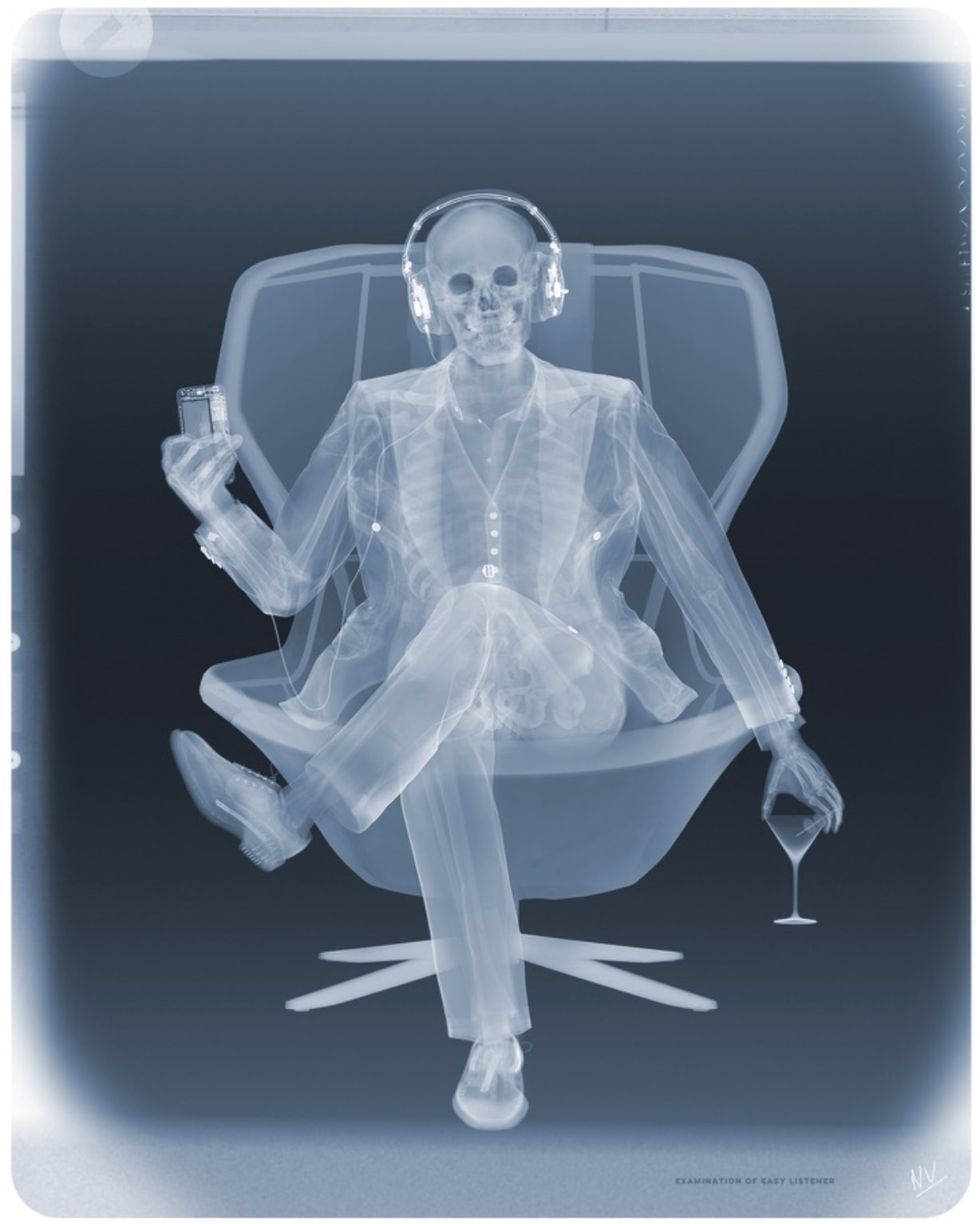 Nick Veasey, Examination of Easy Listener