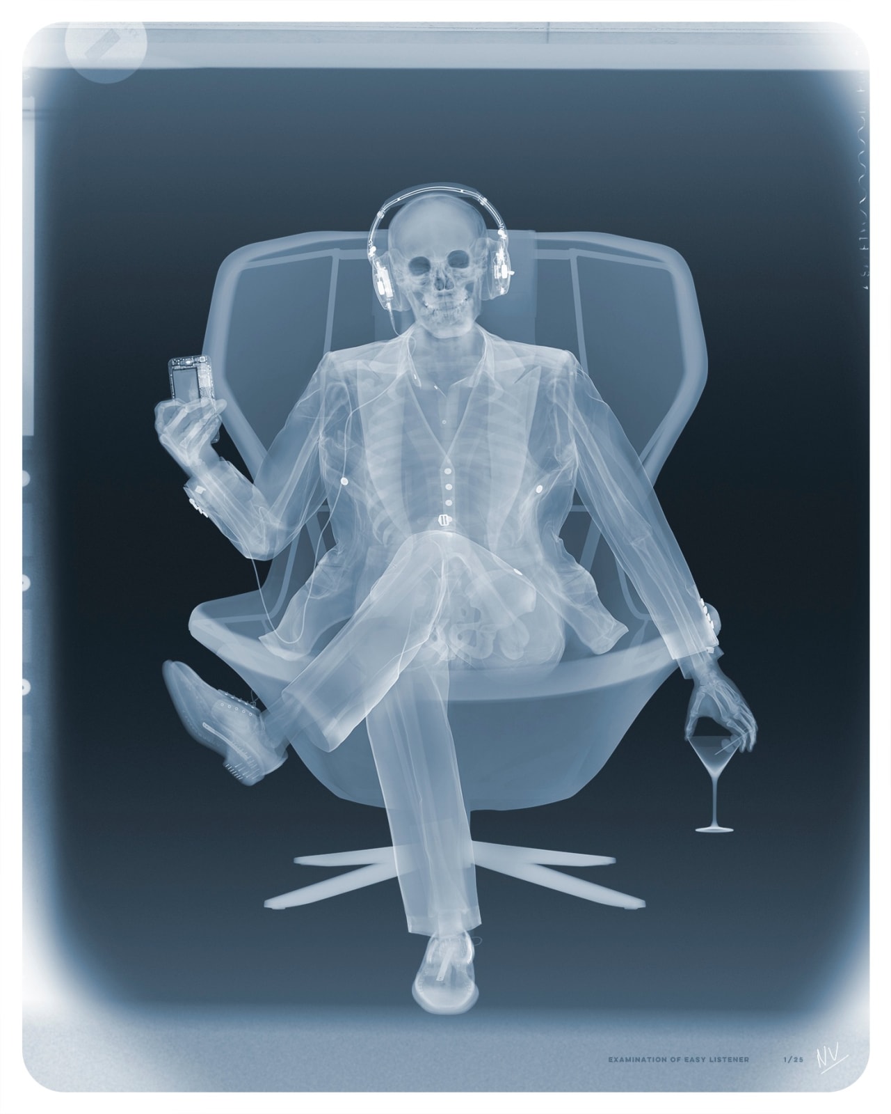 Nick Veasey, Examination of Easy Listener