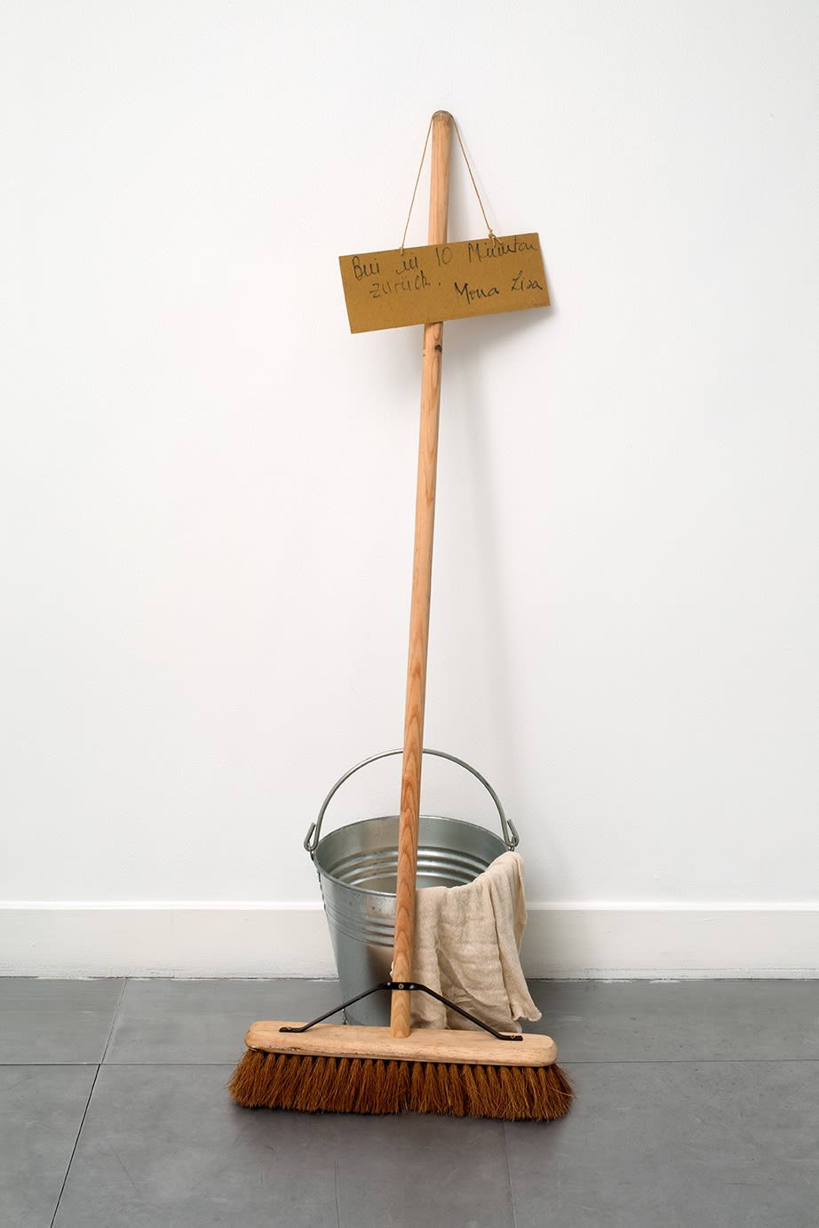 Robert FILLIOU, La Joconde est dans les escaliers. / Bin in zehn Minuten Zuruck. Mona Lisa, 1969
