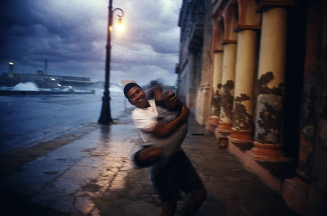 Alex Webb, Havana, Cuba (malecon/storm/dusk), 2002