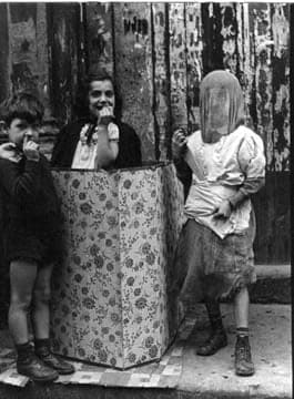 Helen Levitt, Untitled, New York (magic show, variant), 1940