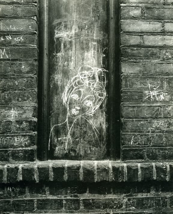 Helen Levitt, Chalk Drawing (woman), 1940