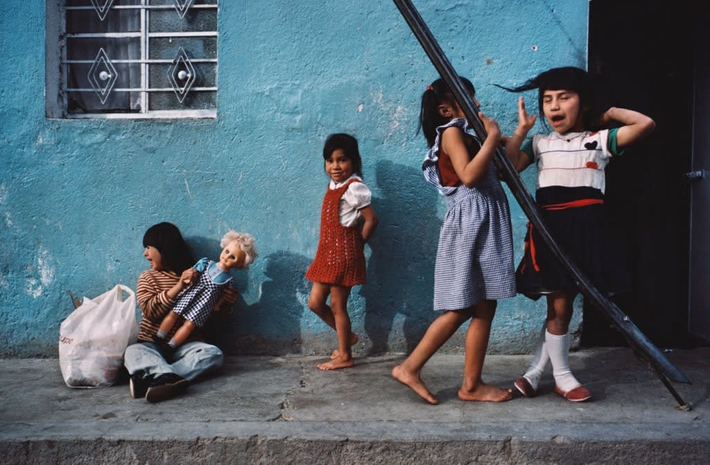 Alex Webb, Leon, Guanajuato (four children), 1987