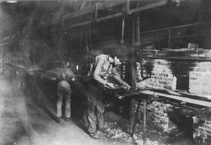 Lewis Wickes Hine, Glass factory