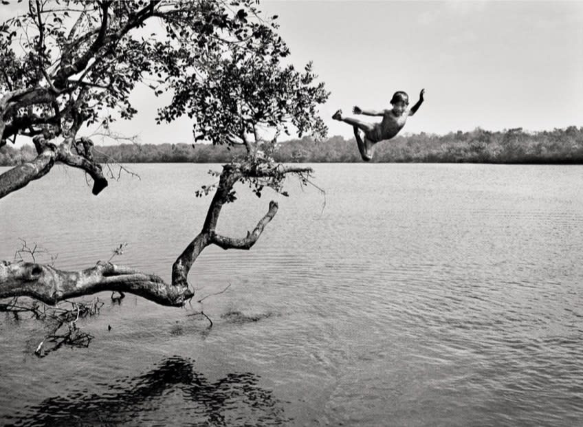 Sebastião Salgado, Kamayurá boy leaps into the Tuatuari River, Xingu Indigenous Territory, 2005, 2009