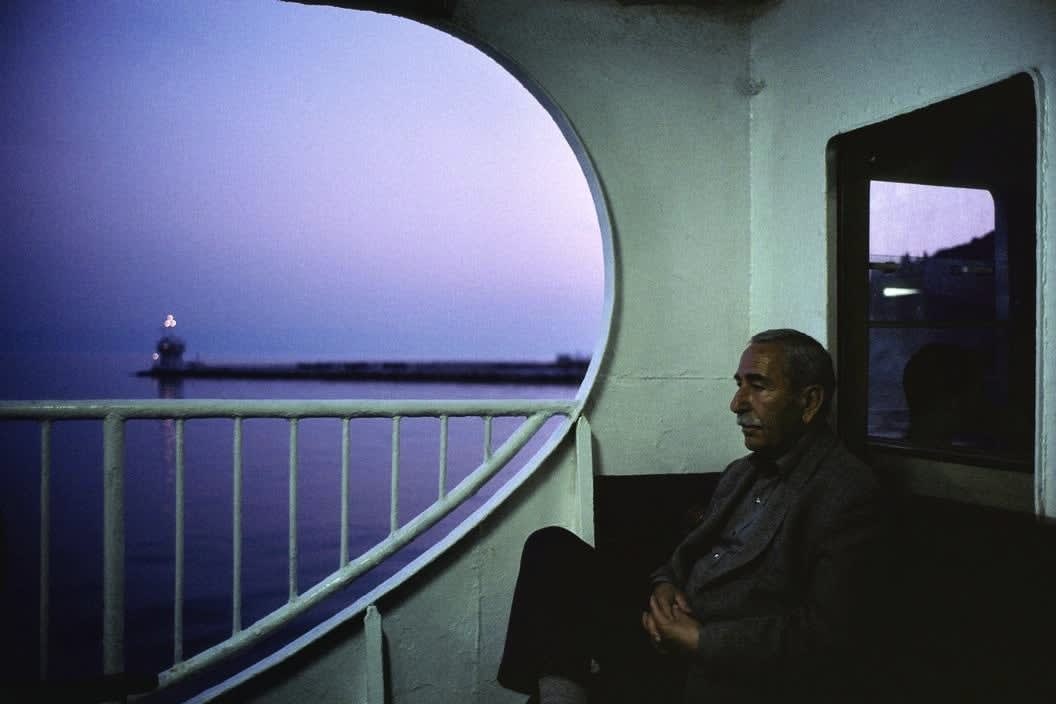 Alex Webb, Istanbul (man on ferry/sea Marmara), 2001
